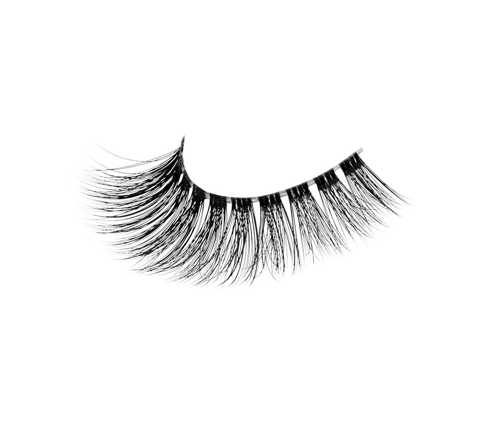 Close up shot of Ardell 3D Faux Mink 857 showing dimension, flared, delicate & natural lash