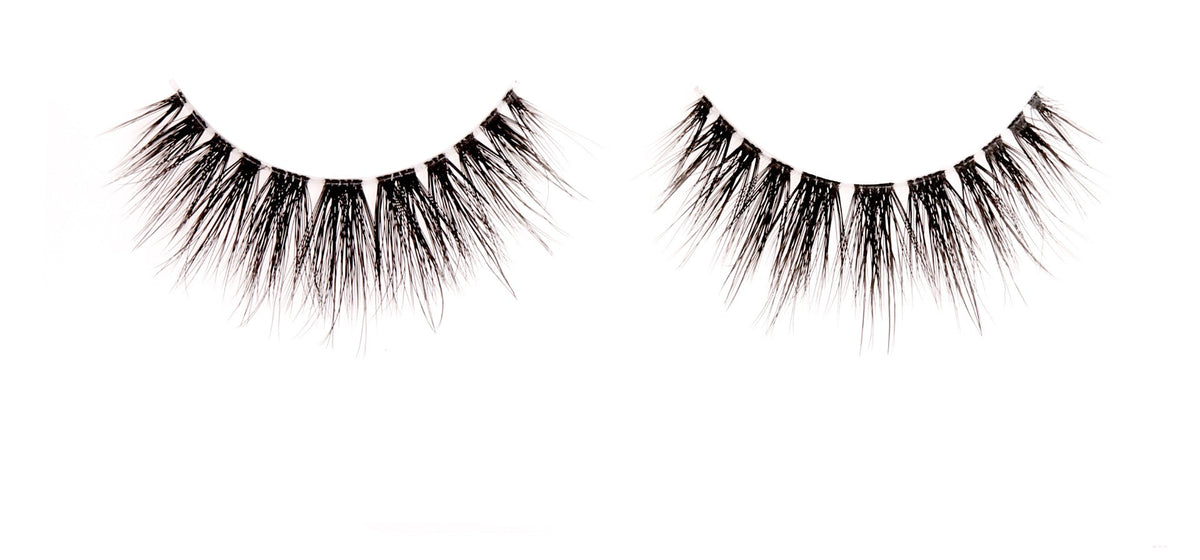 A single pair of Ardell 3D Faux Mink 864 featured a round shape with a fluttery effect.