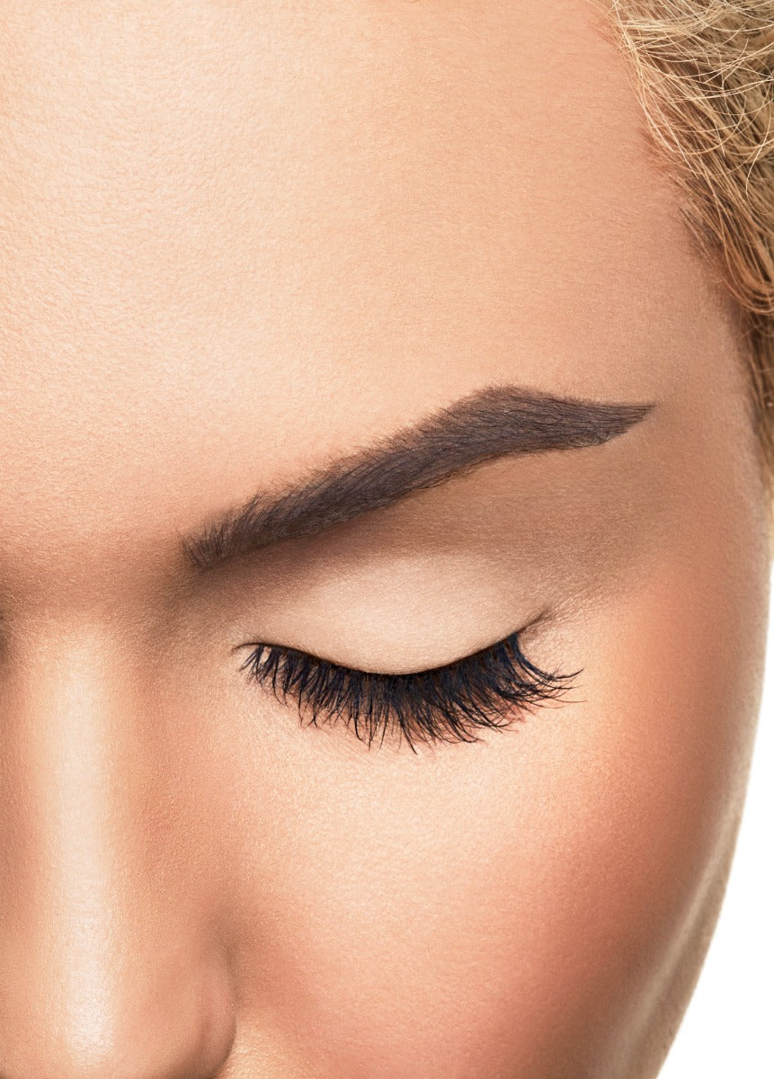 Close eye model wearing Winks Half & Half Pre-Cut Lashes Dream