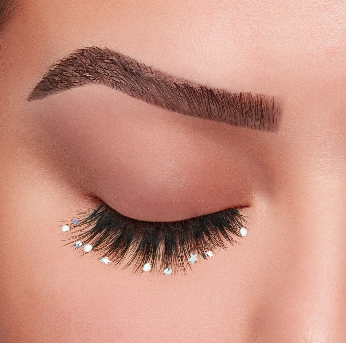 Closed eye view with Winks Dare to Dazzle 222 lashes one